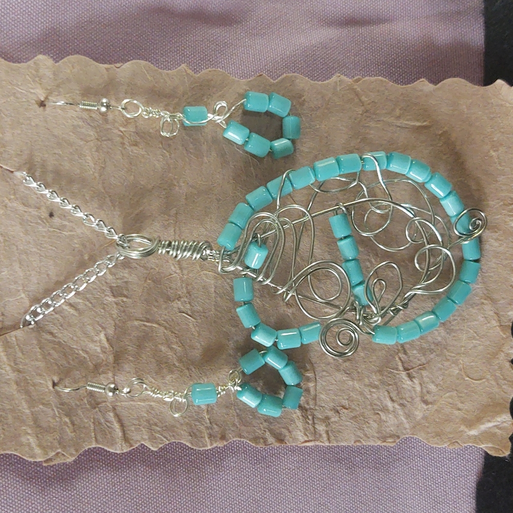 Three piece in word sterling silver chain 22 in Long